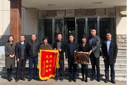 图为仪式现场